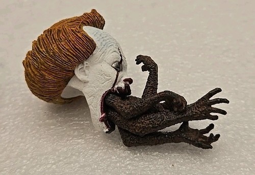 "IT" The Movie - Pennywise Dancing Clown Toy Action Figure By Reel Toys (WB) - Picture 8 of 20