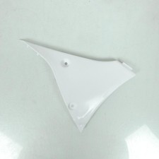 Cache latéral droit