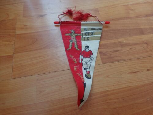 VINTAGE 1960'S NOTTINGHAM FOREST 'FOLLOW THE FOREST' PENNANT BY MILLAR PENNANTS - Afbeelding 1 van 3