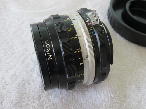 Genuine Nikon Nikkor-H Auto 28mm f/3.5 Ai MF Lens in Bubble Case s/n766282 - Picture 3 of 5
