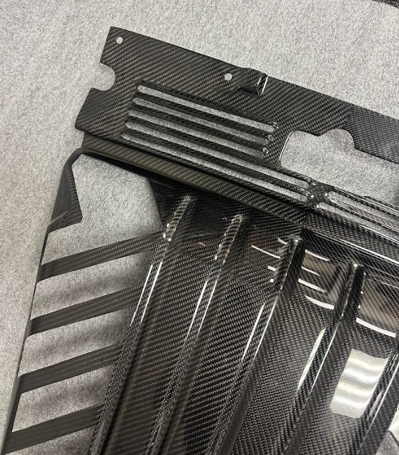 Eventuri Black Carbon Fiber Engine Cover Gloss Finish Lamborghini Huracan
