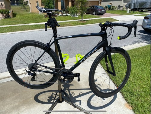 Trek Road Bike With dura ace groupset and Carbon wheels - Picture 3 of 8