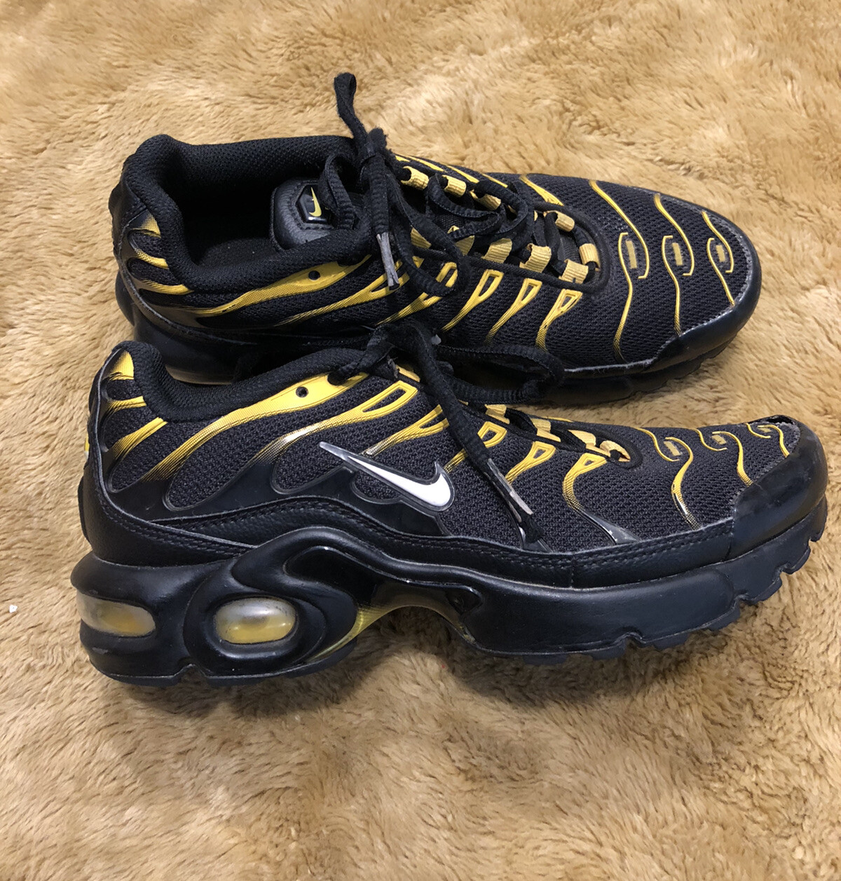nike air max plus black vivid sulfur