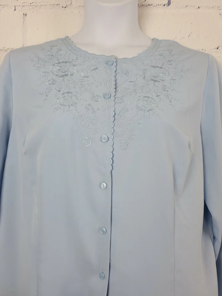 复古 Liz Baker 浅蓝色正装衬衫 18 码刺绣扇贝领 L/Slv — 第 3/4 张图片