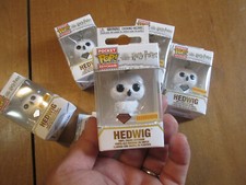 LLAVERO DE BOLSILLO FUNKO POP HEDWIG CAJA DE DIAMANTES ALMUERZO HARRY POTTER MUNDO MÁGICO