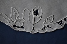 Handarbeit Deckchen oval Richelieu-Stickerei floraler Jugendstil Leinen 37 x 35 