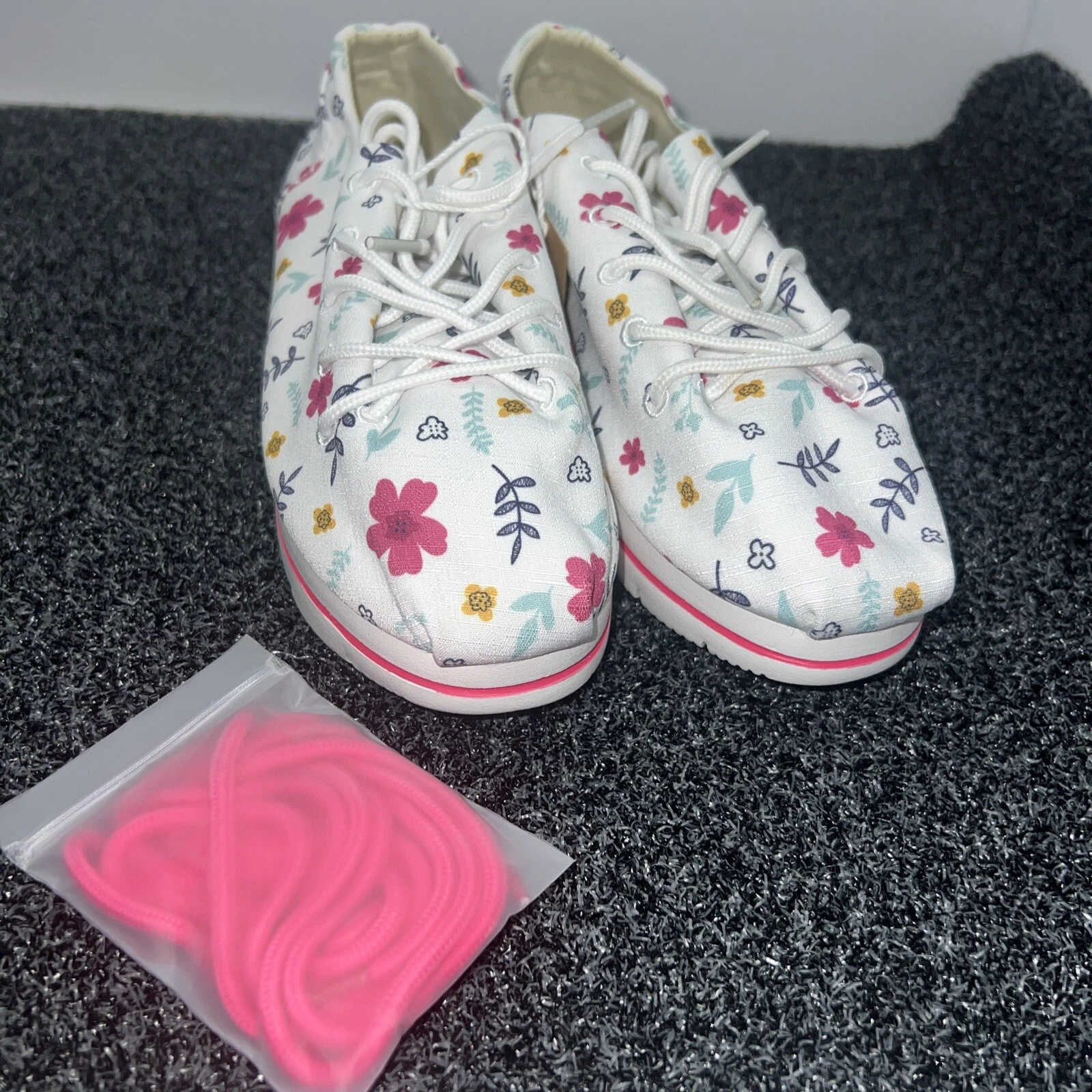 TT & MM Women's Platform White Canvas Non-Slip Walking Shoes Size 8.5