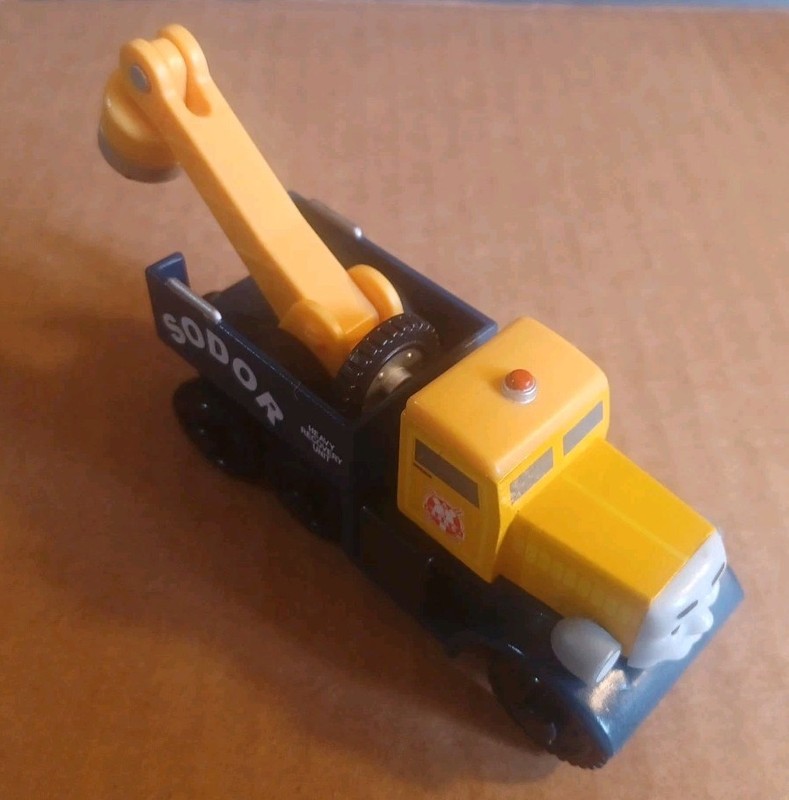 2002 THOMAS THE TRAIN WOODEN BUTCH SODOR HEAVY RECOVERY CAR 07154
