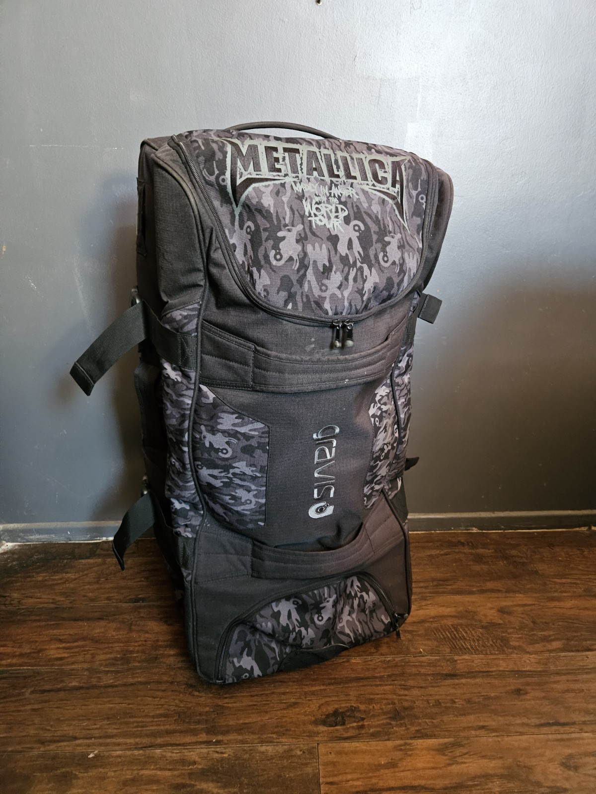 💥Ultra Rare!  Tour Used Metallica Full Size Rolling Luggage 36" x 16" x 17"