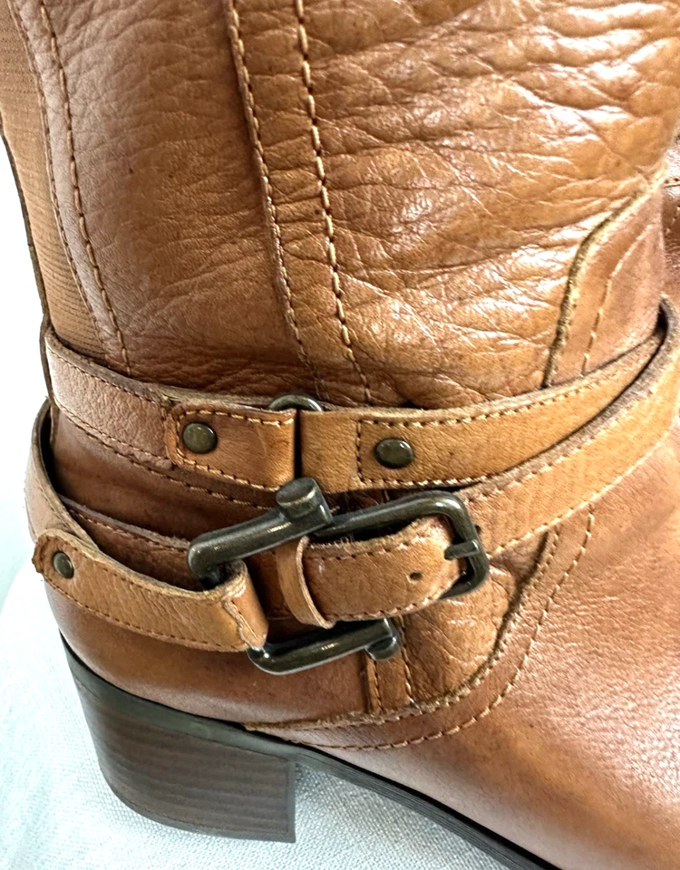 Botas para mujer MARK FISHER 8 cuero granulado marrón castaño con hebilla hasta la rodilla Foto 4 de 4