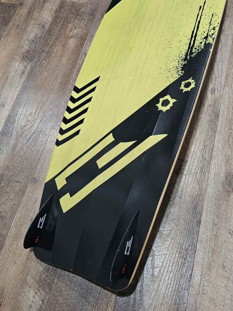 2010 Cabrinha Caliber 136 Kiteboard w/ Matching Bindings Pre-owned