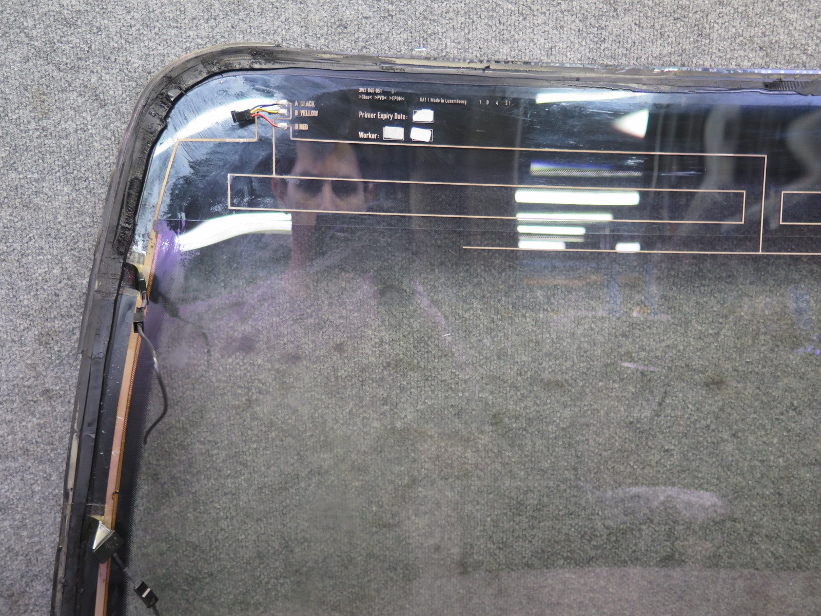 2006-2012 BENTLEY FLYING SPUR REAR HEATED WINDSHIELD WINDOW GLASS