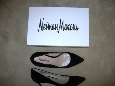 NEIMAN MARCUS  Black Suede  3'' Pointed Toe Pumps Shoes 8 M  Box
