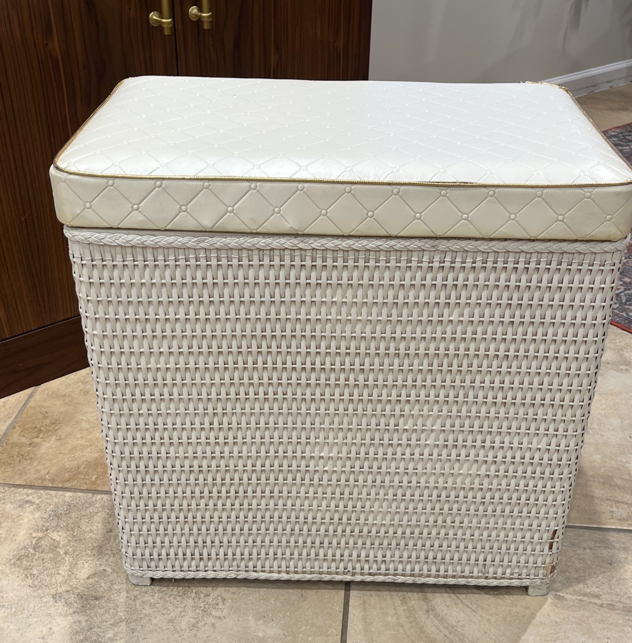 Vintage 50's ~Detecto New York ~Mid Century White vinyl, top wicker Clothes Hamp
