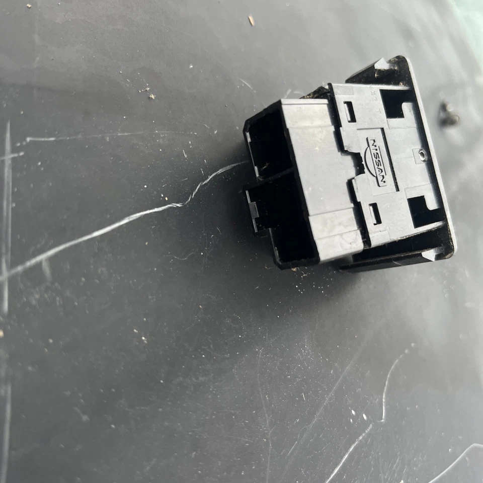 Interruptor de espejo retrovisor eléctrico Pathfinder camioneta pickup Nissan D21 1994-1997 OEM Foto 2 de 4