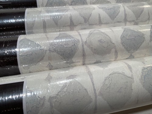 11YD LIZZO Spain for KRAVET Batik 07 Light Grey Silver Mod Wallpaper $348 Retail - Picture 17 of 19