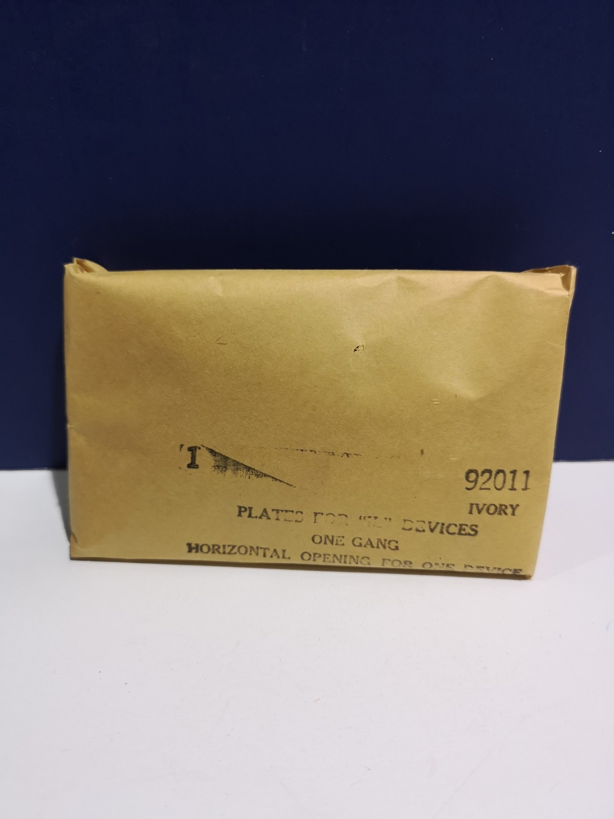 Sierra IVORY WALL PLATE Horizontal Opening 1-Gang DESPARD + Strap NEW 92011