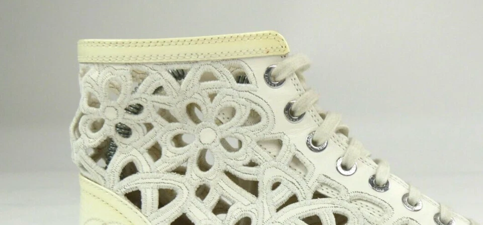 Zapatillas altas Chanel de cuero blanco floral talla IT 36 Foto 2 de 4