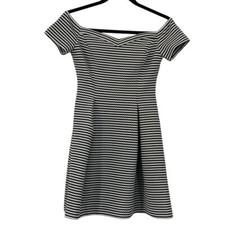 GUESS Los Angeles Striped Off-Shoulder Dress Black White Chevron Pattern Size 2