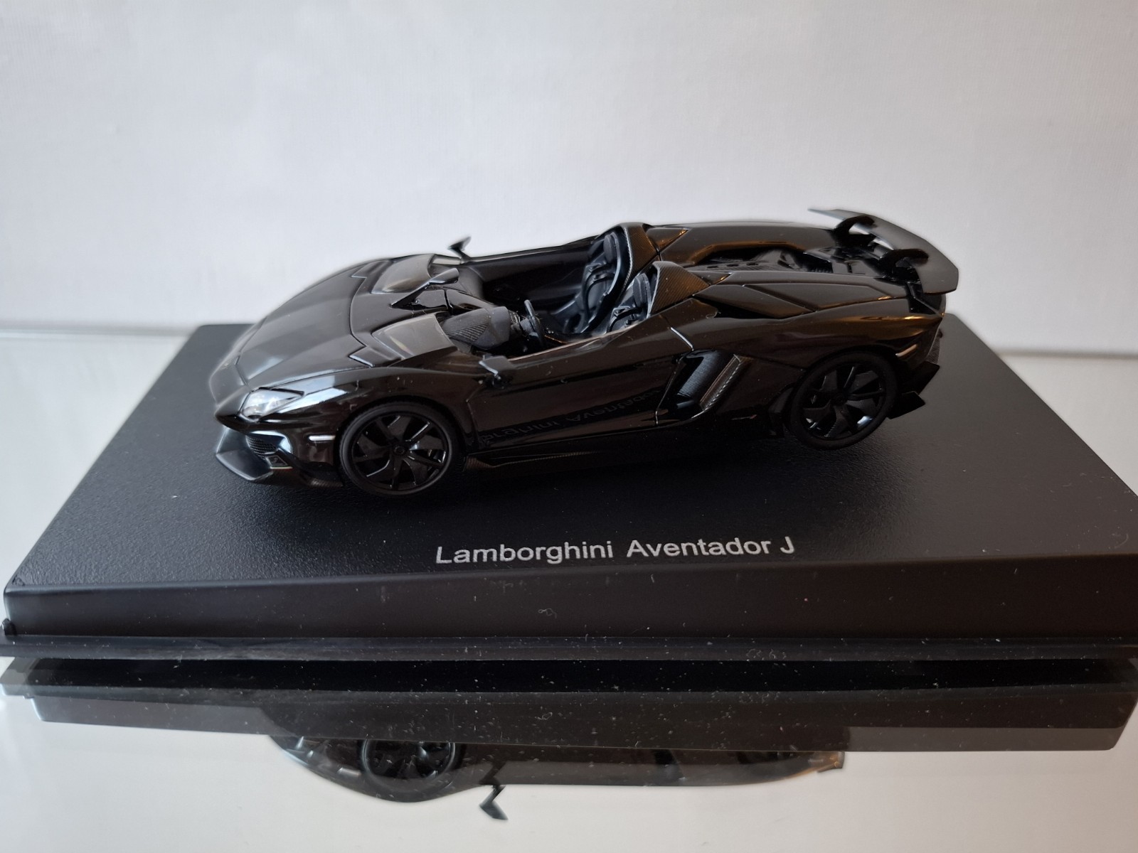 AUTOart Lamborghini Aventador J Black 54653