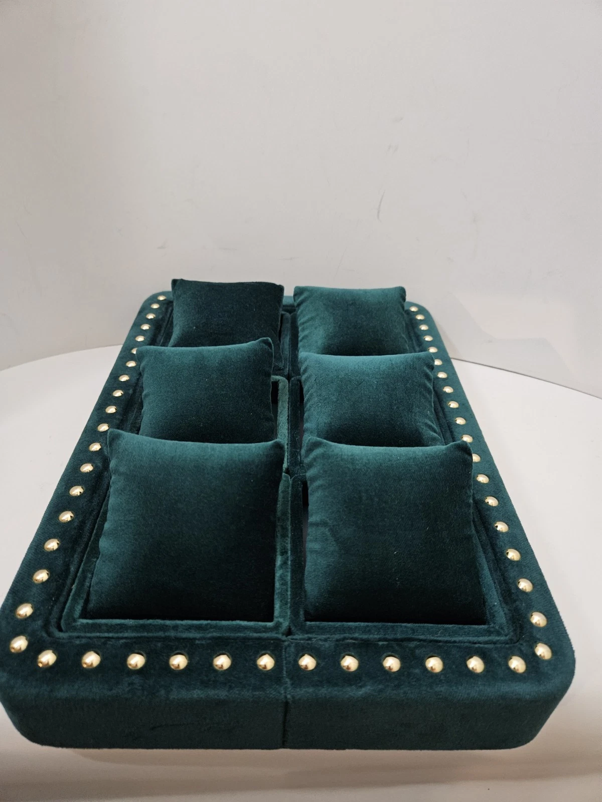 Montre Gucci vintage velours vert vitrine bijouterie 