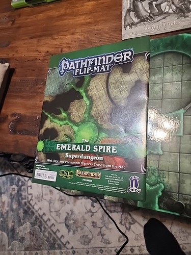 Path Finder Flip-Mat - Emerald Spire Superdungeon Good