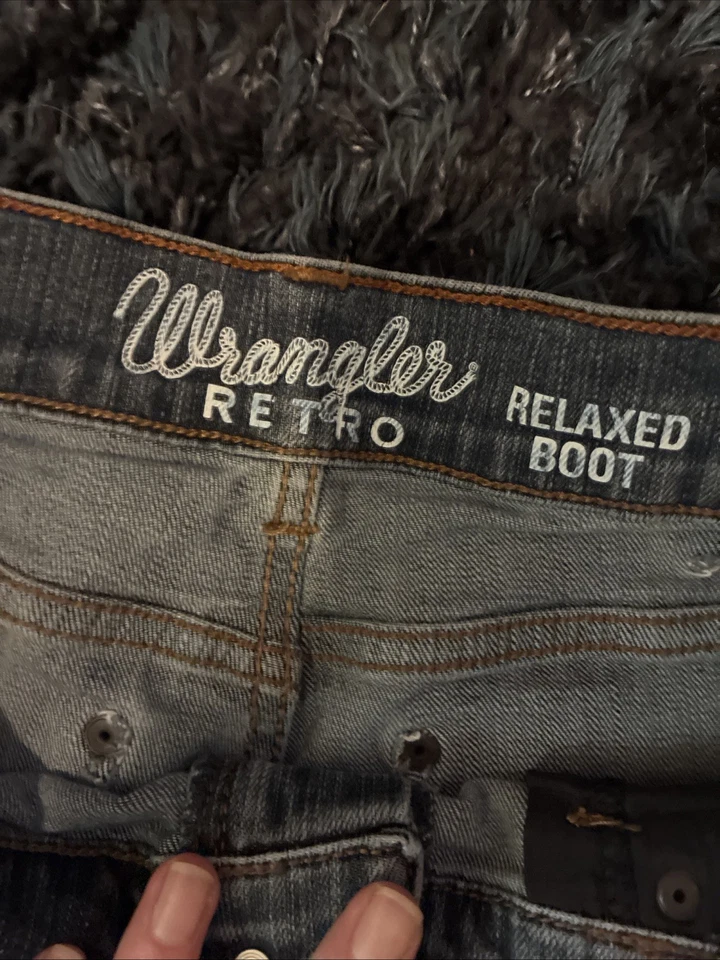Pantalones de mezclilla para hombre Wrangler retro 30x30 corte bota relajado Foto 3 de 4