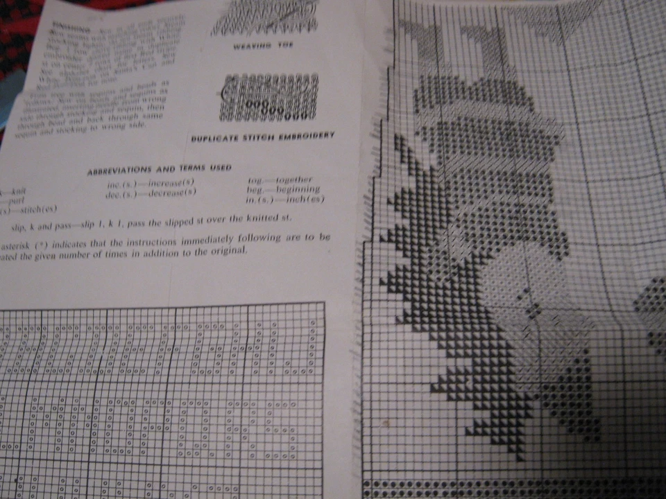 Medias de Navidad Bucilla vintage. Tejido iniciado pero no completo Foto 3 de 4