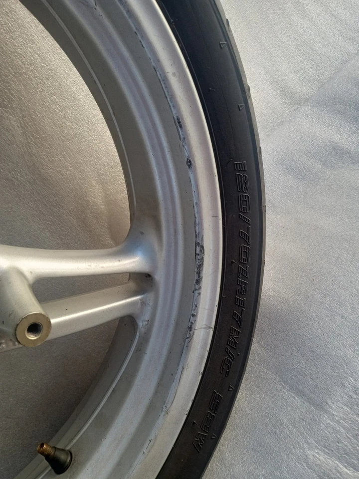 Llanta delantera BMW OEM 01-05 K1200RS K1200GT MAG 17X3.5 R1100S ROCKSTER Foto 3 de 4