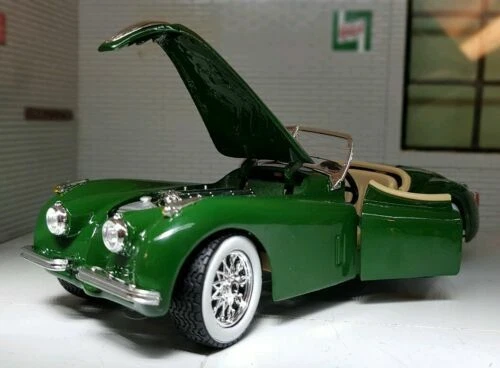 Articoli di modellismo statico Burago Scala 1:24 per Jaguar