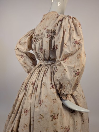 VICTORIAN 1890’S FLORAL PRINT DRESS W RUCH RUFFLES + FULL PUFF SLEEVES - Picture 10 of 10