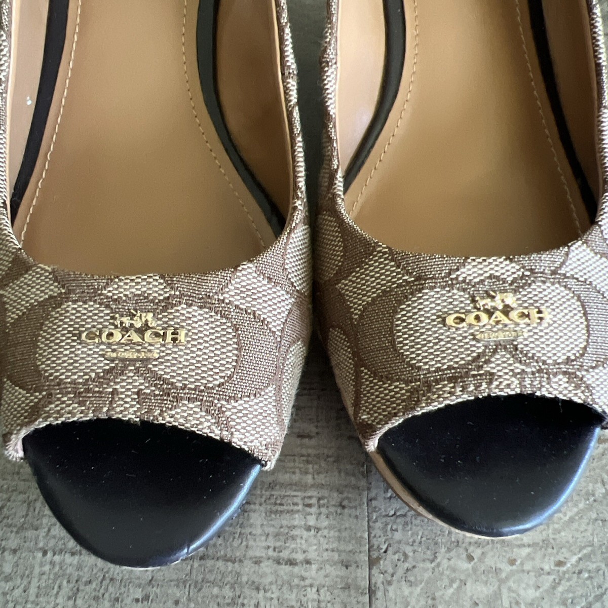 靴 Coach Peeptoe Logo Fabric Wedges (Black) Coach Peeptoe Logo Fabric Wedges (Black) - メルカリ