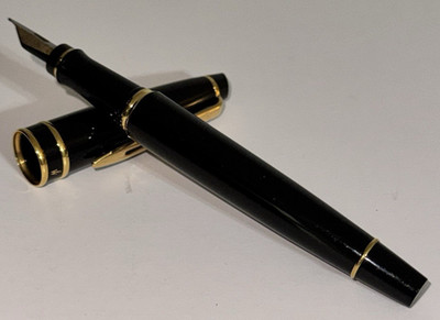 Waterman Paris Expert Fountain Pen Black Laquer w/Gold Trim No Ink Made France