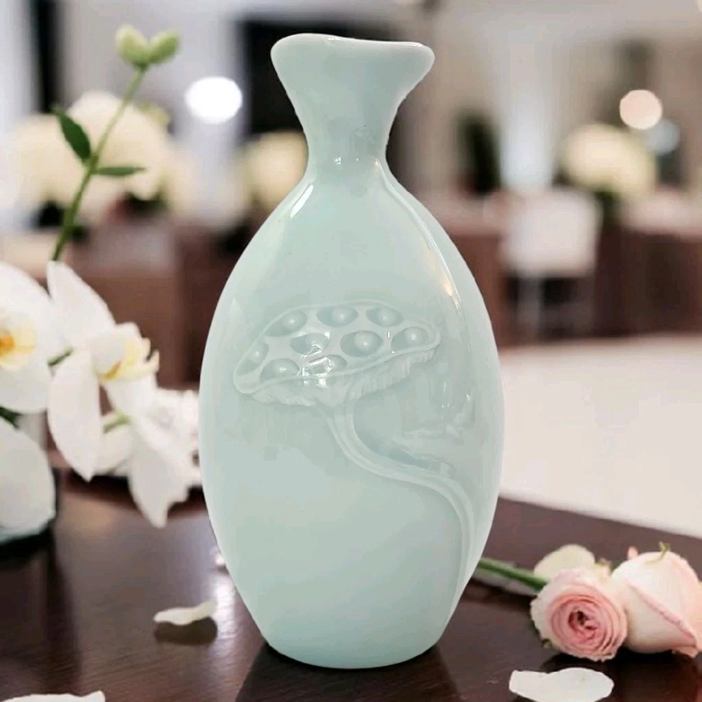 Vtg Celadon Green Pottery Bud Vase Lotus Flower Seed Pod Relief 6.75" Tall Read