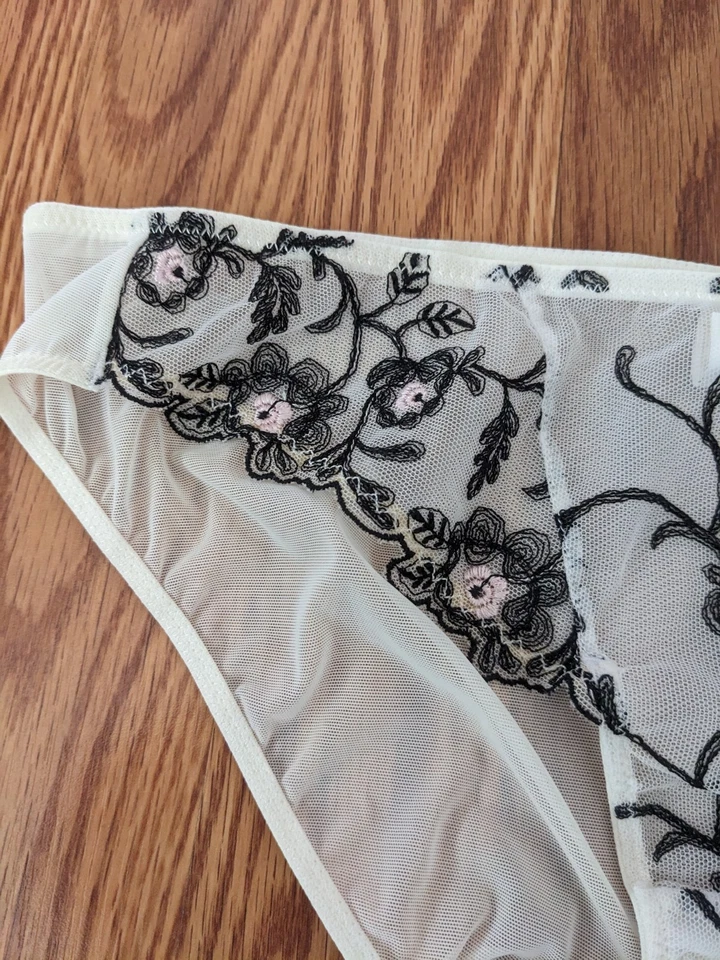 Bragas vintage Felina blancas de malla transparente bordadas florales tiro bajo negras M rosa Foto 3 de 4