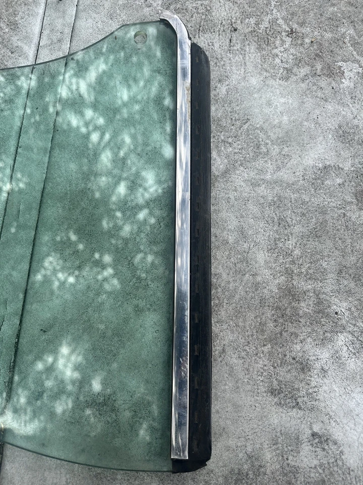 Dodge Dart 1973-1976 2 puertas Cuarto derecho ventana Hollander número #3836 Foto 4 de 4