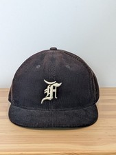 Casquette Fear of God Essentials x New Era 59FIFTY velours marron – 7 7/8