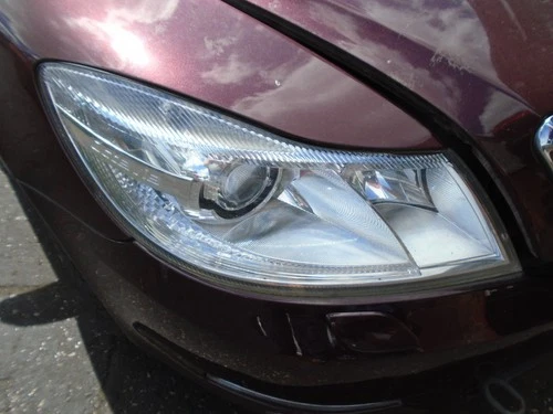 10 SKODA OCTAVIA MK2 1.8 ESTATE OFFSIDE XENON HEADLIGHT 09-13 BREAKING CAR