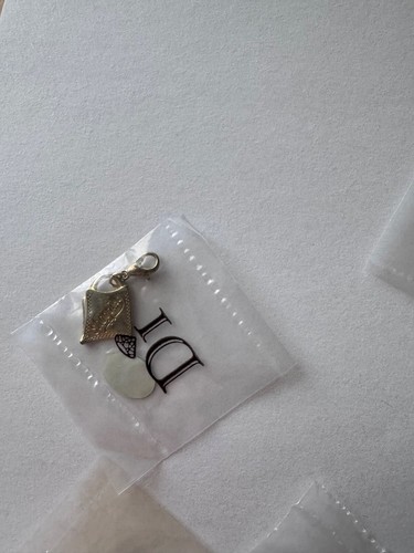 (5) Dijes internacionales de diamantes nuevos en bolsas originales - Imagen 3 de 6
