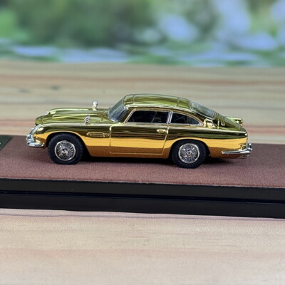 XiaoGuang Model 1/64 Scale Aston Martin DB5 Gold Diecast Car Model