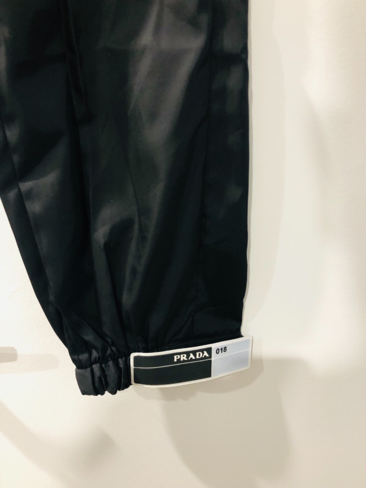 PRADA 18 S/S GABARDINE NYLON ADJUST STRAP PANTS BlACK TRACK SIZE IT 48/MEDIUM