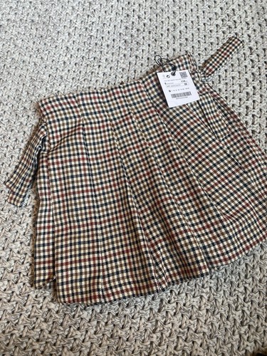 Falda corta a cuadros marrón y roja de Zara para niñas. Edad 6. Nuevo. PVP £20