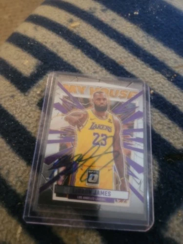 Lebron James Autograph On  A 2023-24  Donruss Optic  Card