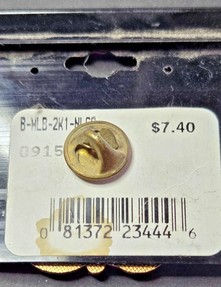 Vintage 2001 Arizona Diamondback vs Atlanta Braves League Championship Pin NWT - Image 3 of 3