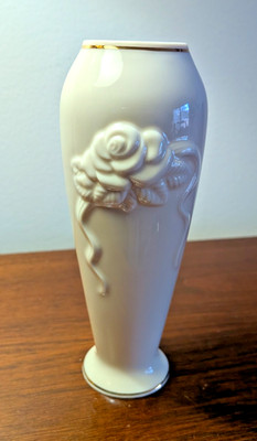 Rosebud Collection Porcelain Lenox Bud Vase Ivory Rose Motif 24k Gold Trim 1980s