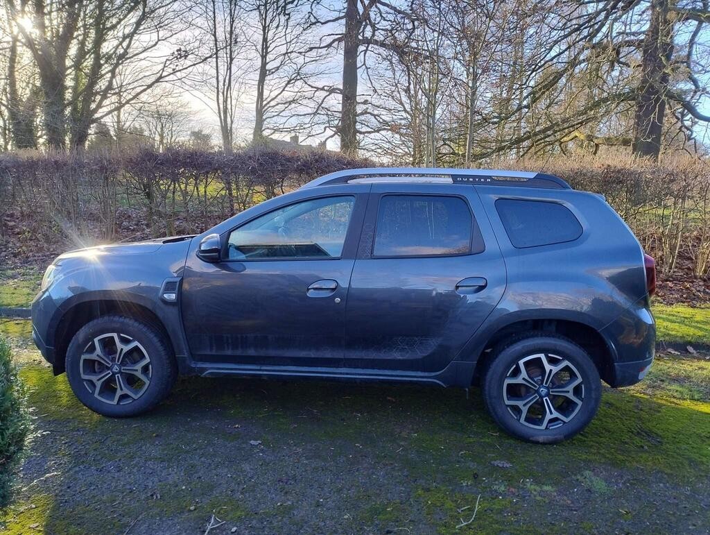 2021 Dacia Duster, photograph 2