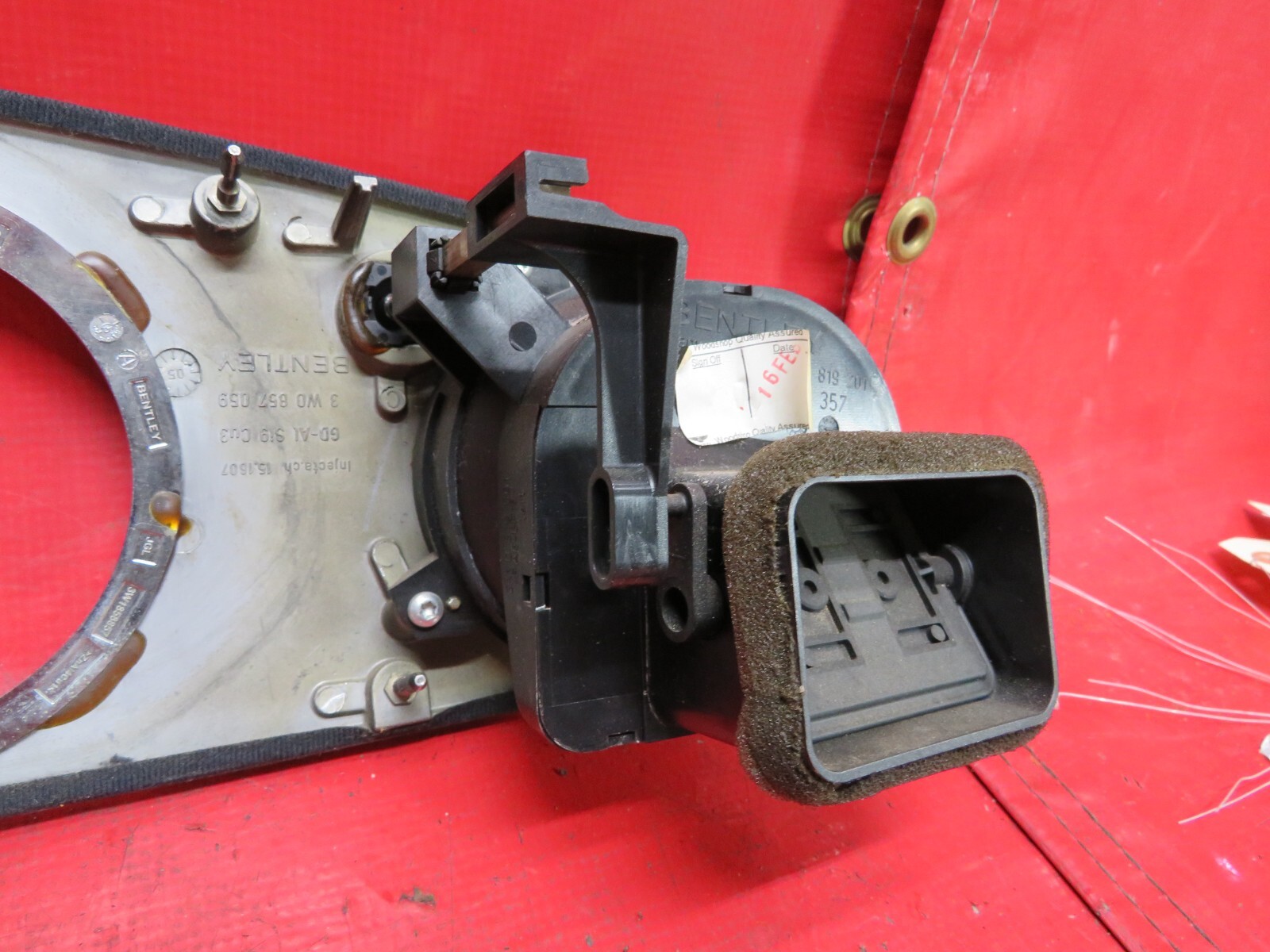 2006 BENTLEY FLYING SPUR SADHBOARD SPEEDOMETER TRIM BEZEL WOOD