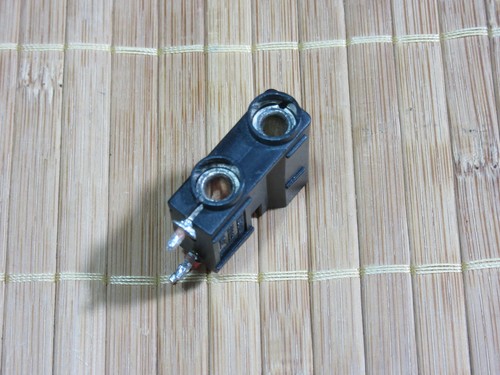 1 X QED A230, A240, A270 SPEAKER OUTPUT CONNECTOR. ORIGINAL DELTRON UK. BLACK - Imagen 3 de 3