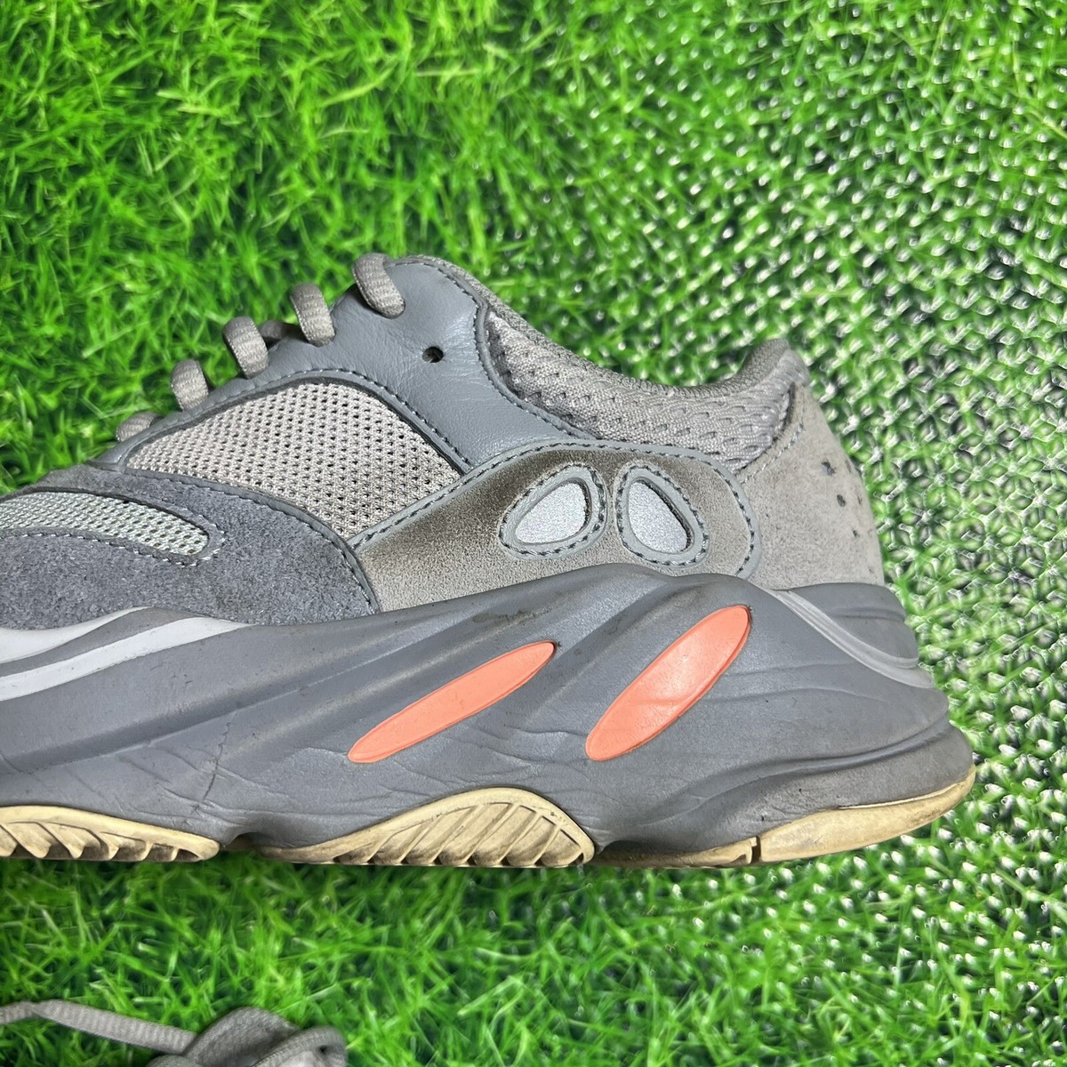 yeezy wave runner 700 mauve