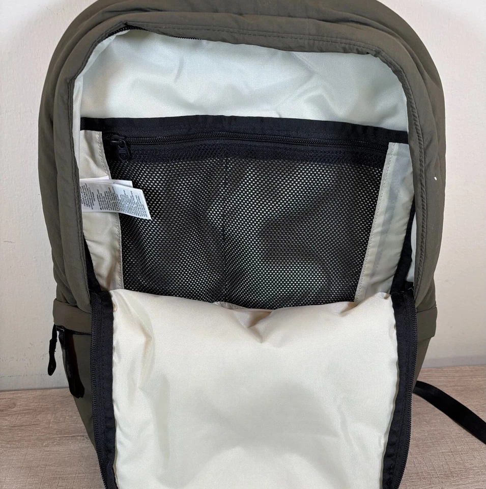 Mochila de día The North Face City Voyager campamento base verde militar negra Foto 4 de 4